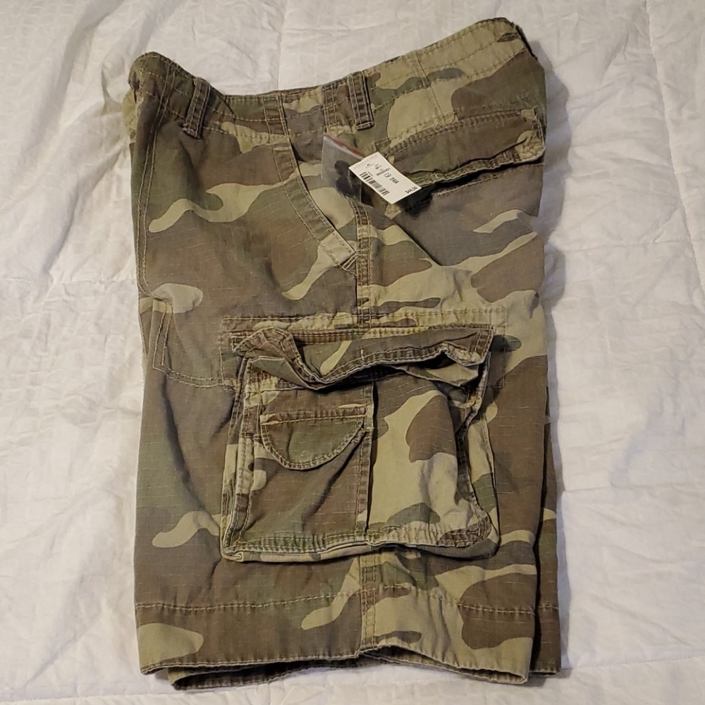 Mens Aeropostale camo cargo shorts size 29 NWT